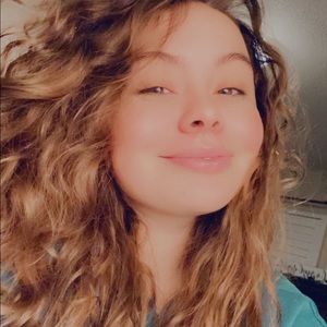 Meet your Posher, Dannielle